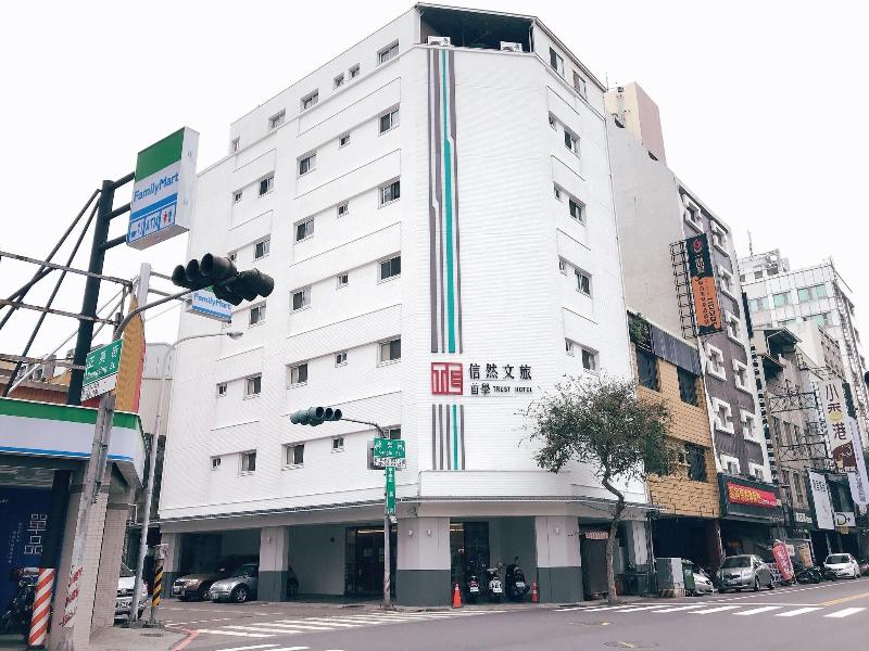 Tainan First Hotel image