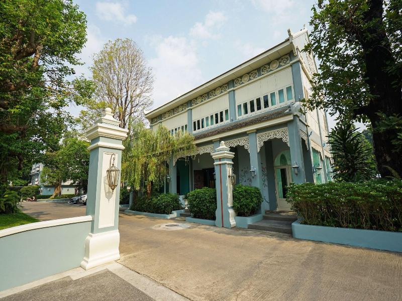 At Pingnakorn Riverside Hotel