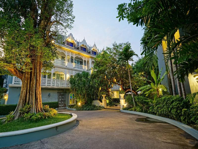 At Pingnakorn Riverside Hotel
