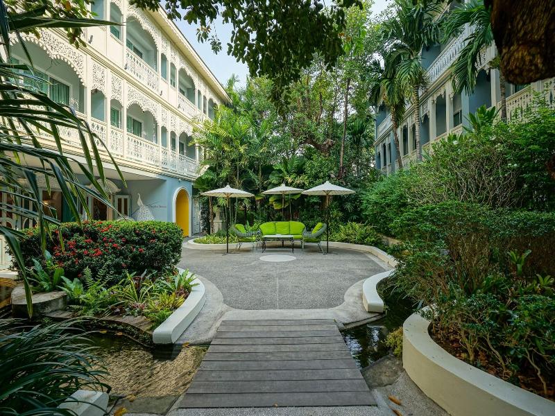 At Pingnakorn Riverside Hotel