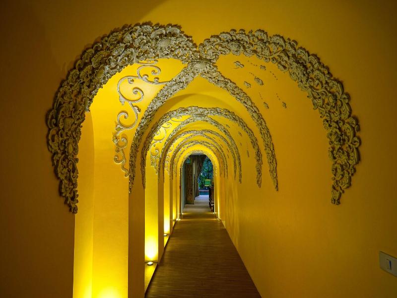 At Pingnakorn Riverside Hotel