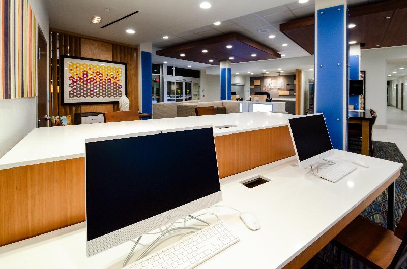 Holiday Inn Express & Suites Taylor image
