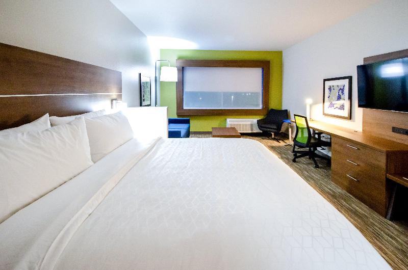 Holiday Inn Express & Suites Taylor image