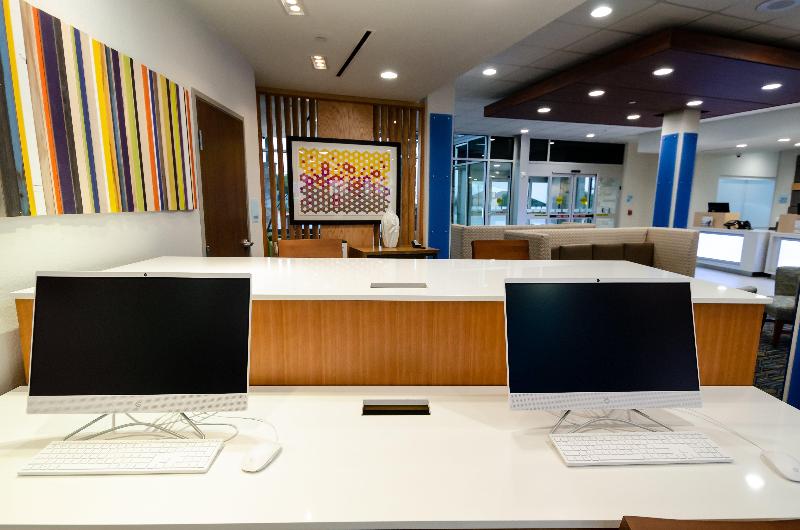 Holiday Inn Express & Suites Taylor image