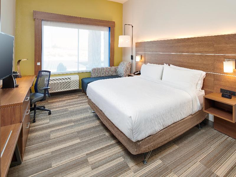 Holiday Inn Express & Suites Taylor image