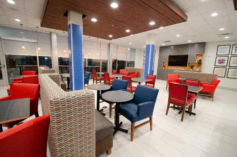 Holiday Inn Express & Suites Taylor image