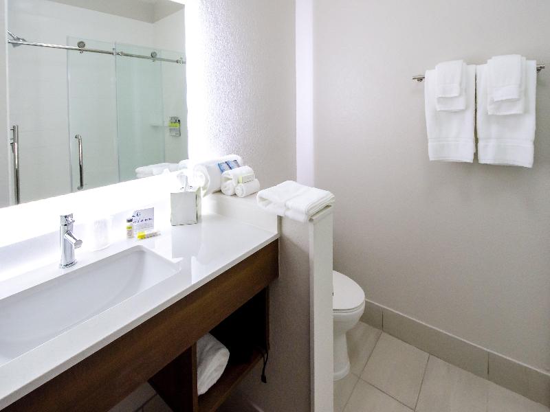 Holiday Inn Express & Suites Taylor image