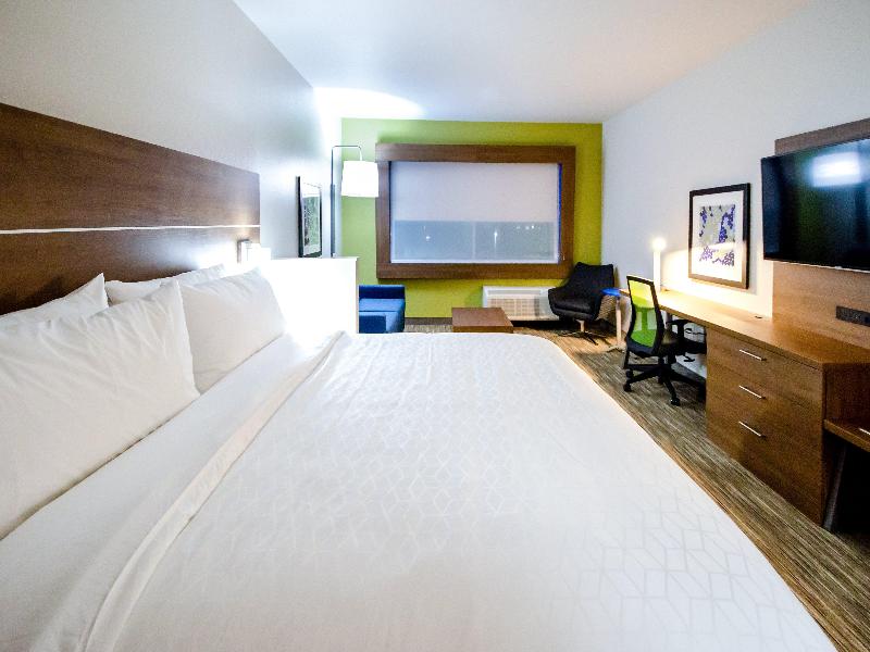 Holiday Inn Express & Suites Taylor image