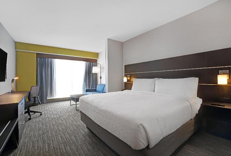 Holiday Inn Express Suites Milwaukee Brookfield photo 15
