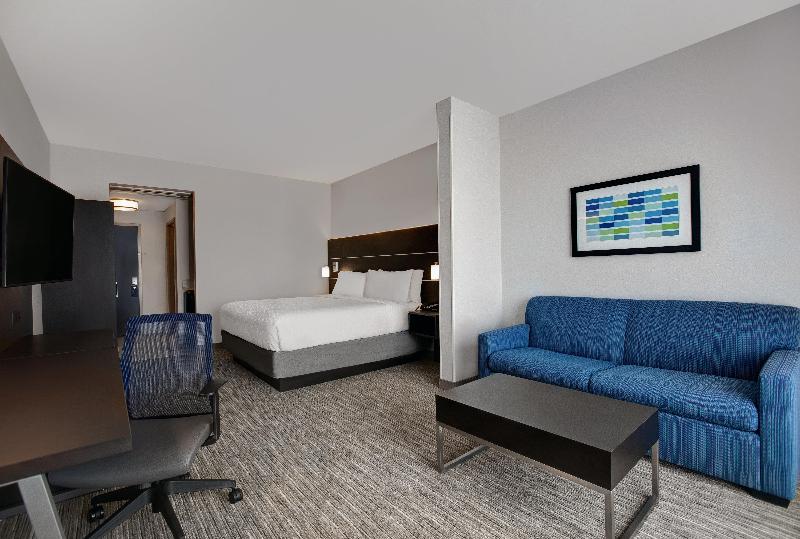 Holiday Inn Express Suites Milwaukee Brookfield photo 16