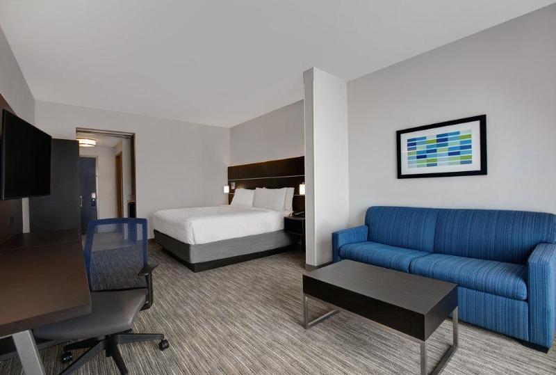Holiday Inn Express Suites Milwaukee Brookfield photo 17