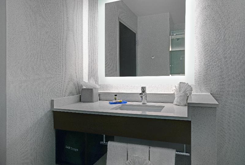 Holiday Inn Express Suites Milwaukee Brookfield photo 22