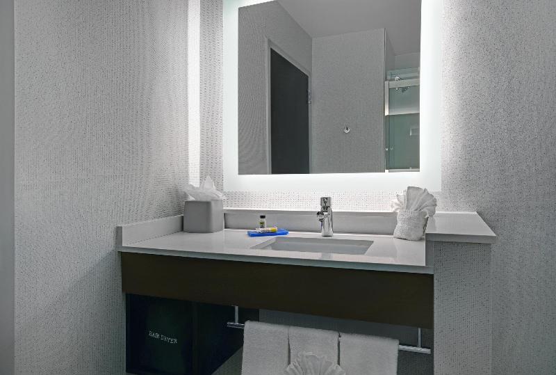 Holiday Inn Express Suites Milwaukee Brookfield photo 24