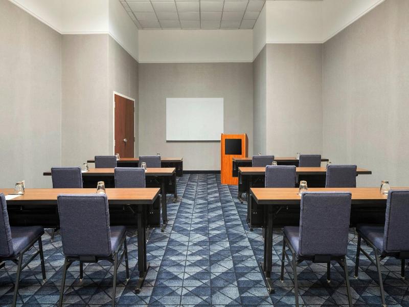 Courtyard By Marriott Hartford Cromwell image