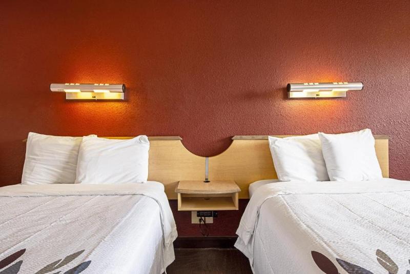 Red Roof Inn Greensboro Airport image