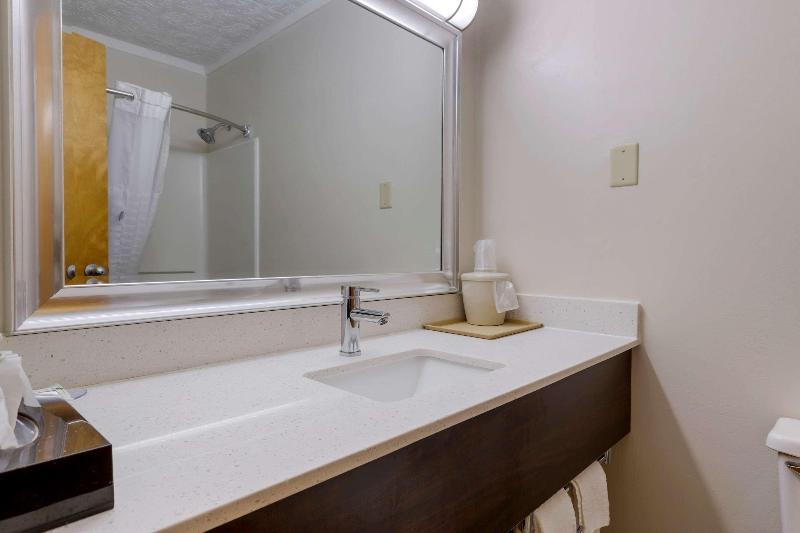 Quality Inn - Roxboro South image