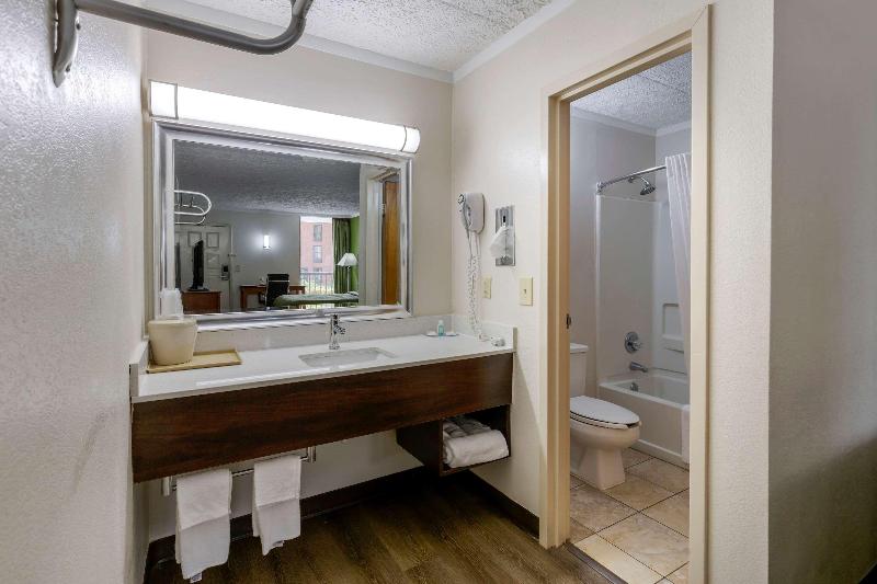 Quality Inn - Roxboro South image