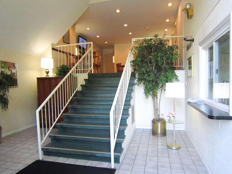 Suburban Studios Columbus East image