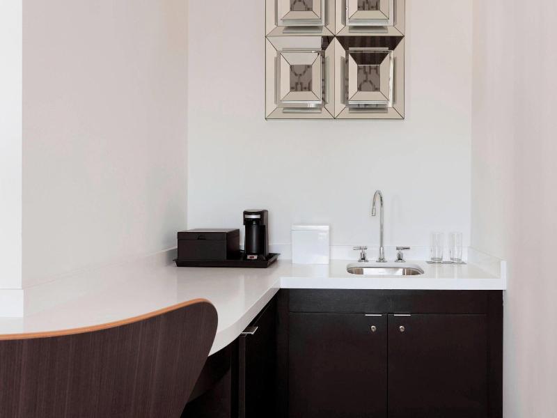 Renaissance Cincinnati Downtown Hotel image