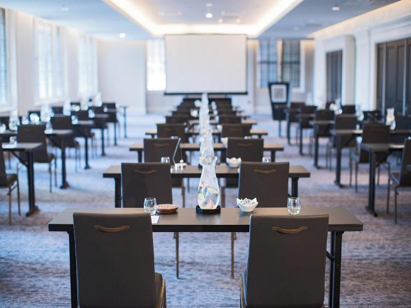 Renaissance Cincinnati Downtown Hotel image