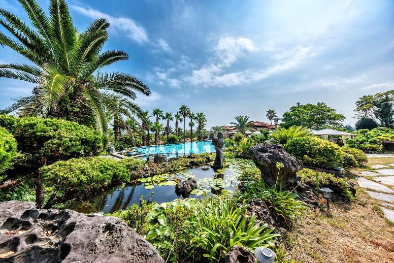 Palm Valley Resort image