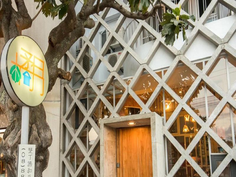 Orange Moon Inn image