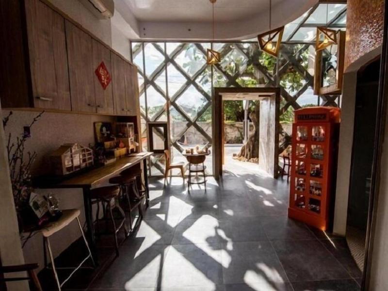 Orange Moon Inn image