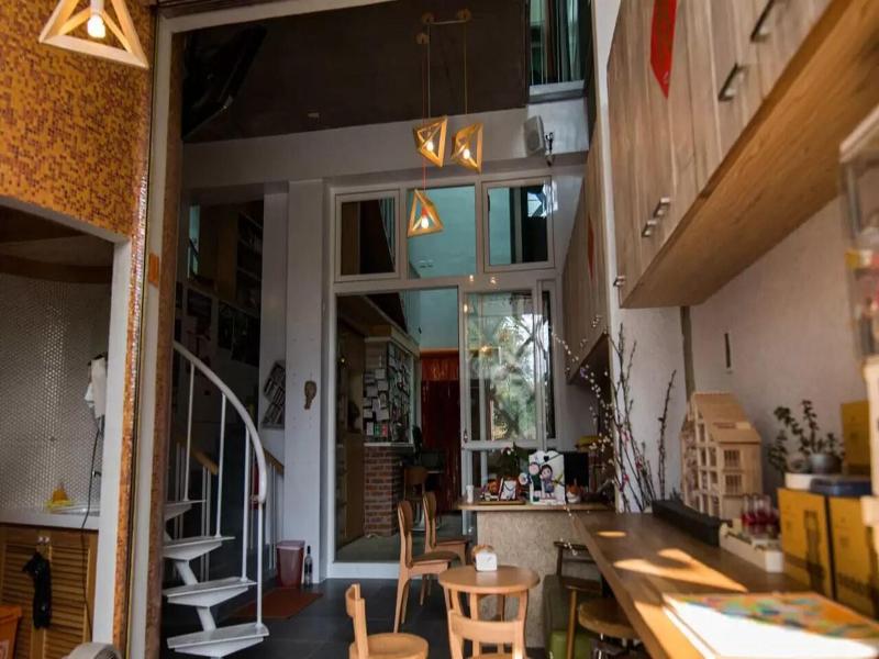 Orange Moon Inn image