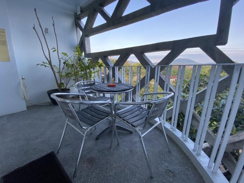 Orange Moon Inn image