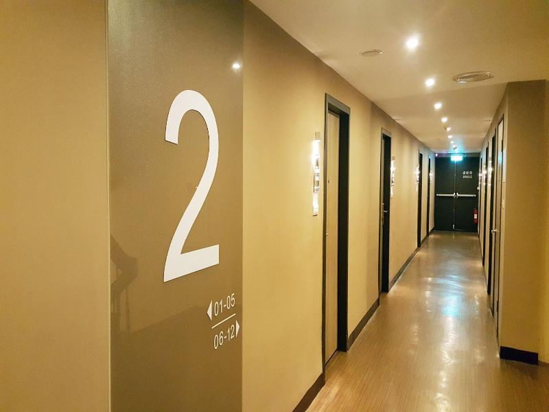 The Riverside Hotel Hengchun image