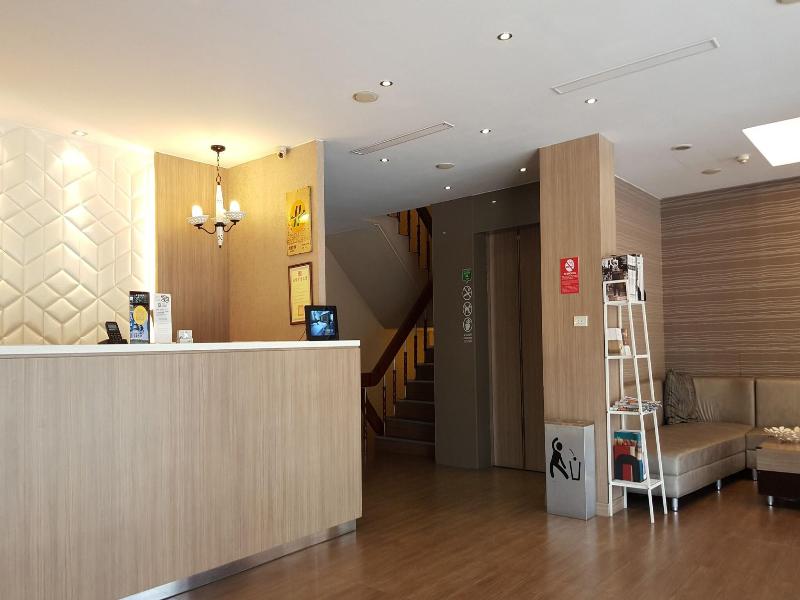 The Riverside Hotel Hengchun image