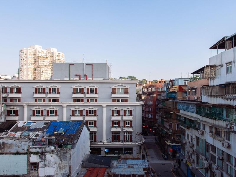 Caravel Hotel image