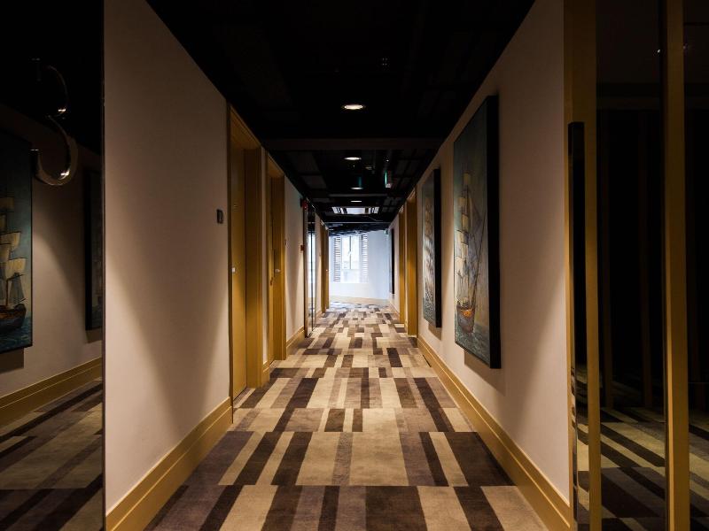 Caravel Hotel image