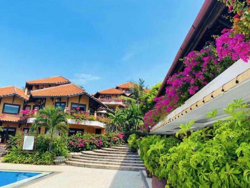 Poshanu Resort image