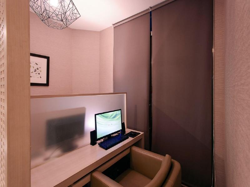 Kiwi Express Hotel-Kaohsiung Station image