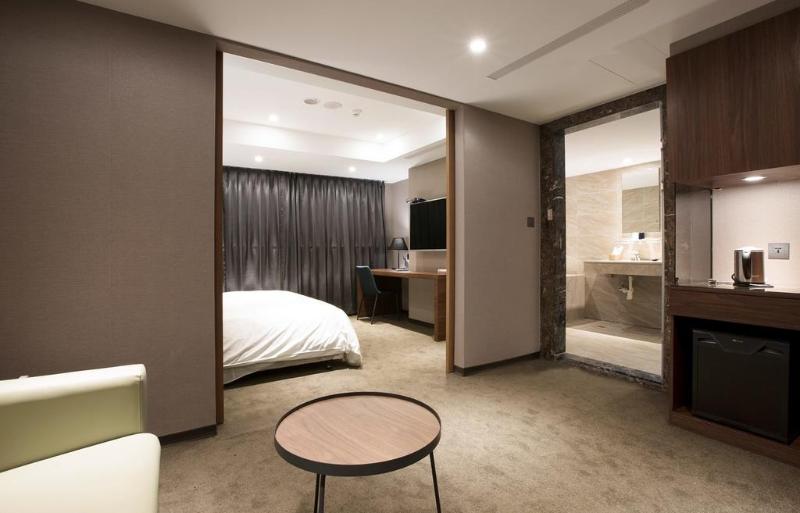 Taipei Noble Hotel image