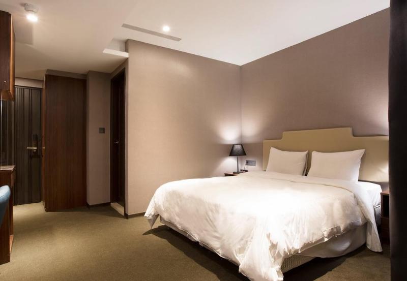 Taipei Noble Hotel image