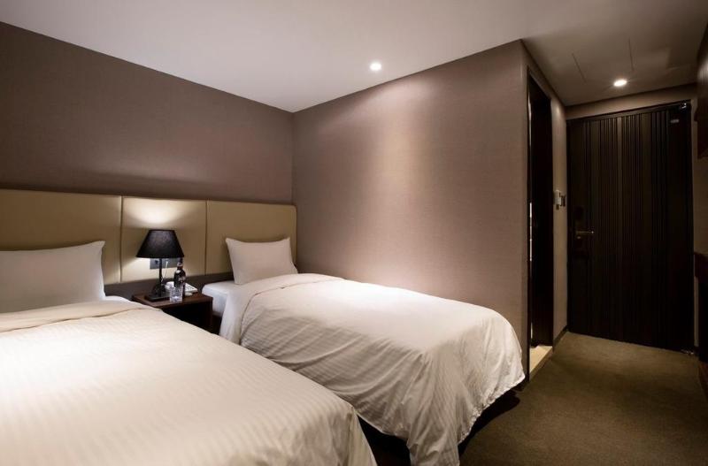 Taipei Noble Hotel image