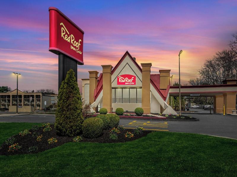 Red Roof Inn & Suites Newark - University image