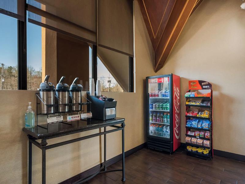 Red Roof Inn & Suites Newark - University image