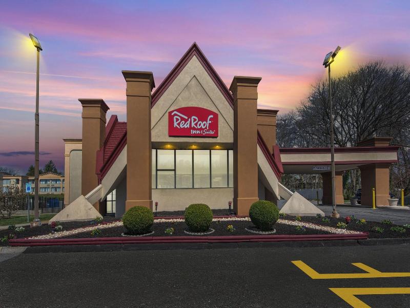 Red Roof Inn & Suites Newark - University image