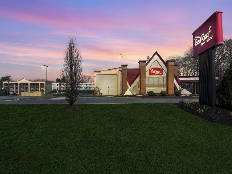 Red Roof Inn & Suites Newark - University image