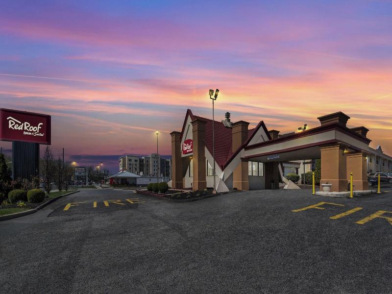 Red Roof Inn & Suites Newark - University image