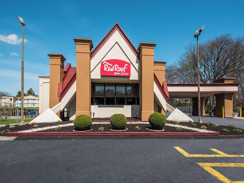 Red Roof Inn & Suites Newark - University image
