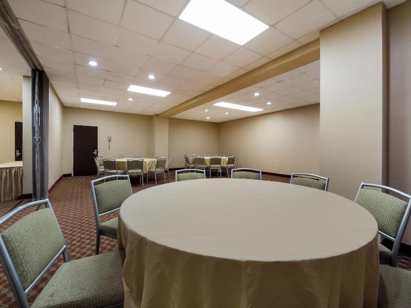 Red Roof Inn & Suites Newark - University image