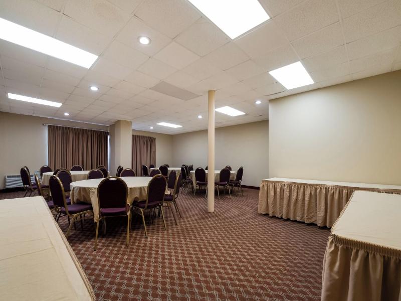 Red Roof Inn & Suites Newark - University image