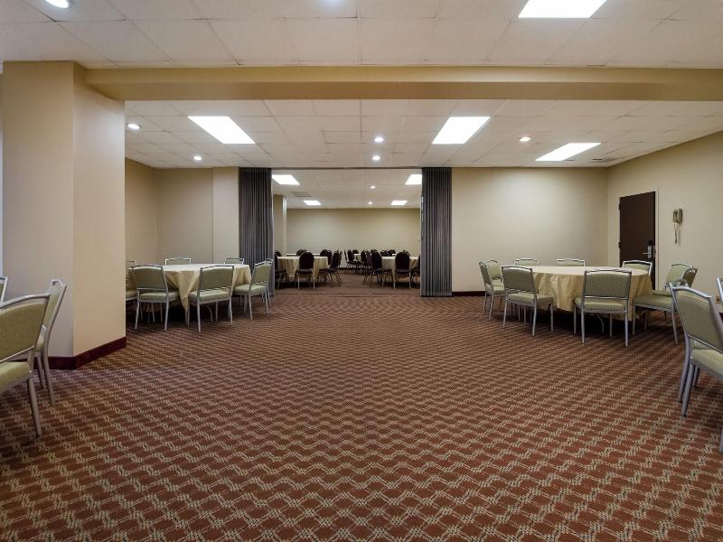 Red Roof Inn & Suites Newark - University image