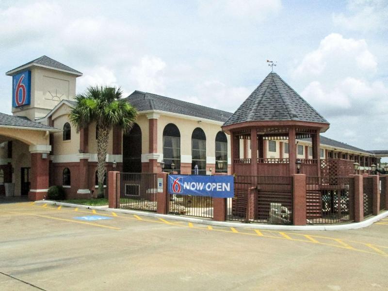 Motel 6 Brenham,TX image