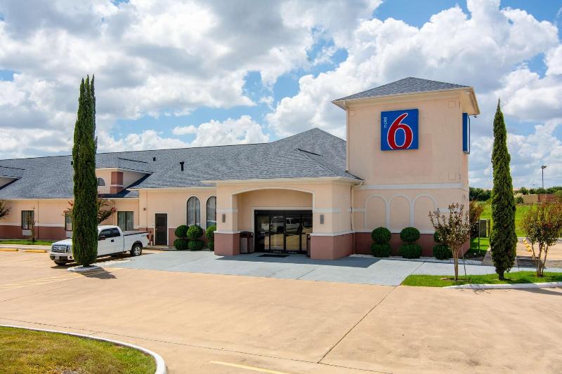 Motel 6 Brenham,TX image