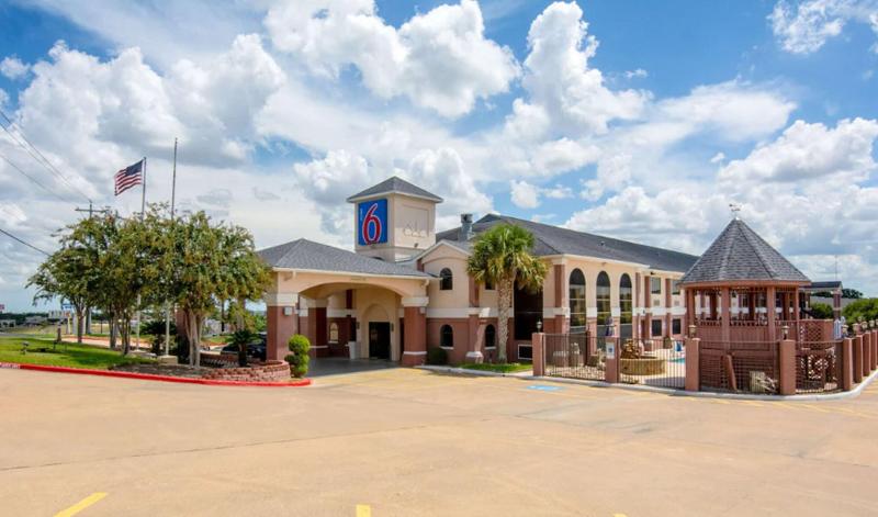 Motel 6 Brenham,TX image